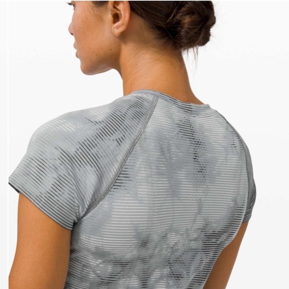 Lululemon Swiftly Tech Short Sleeve 2.0 Shibori Stripe Graphite Grey Size 8 - Picture 4 of 8